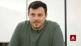 chef-alexandru-comerzan-face-unboxing-si-asambleaza-gratarul-electric-weber-q1400