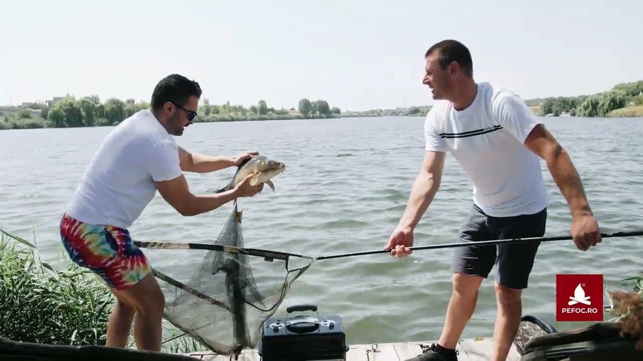 gratarul-weber-go-anywhere-este-partenerul-ideal-pentru-pescuit-al-lui-pepe