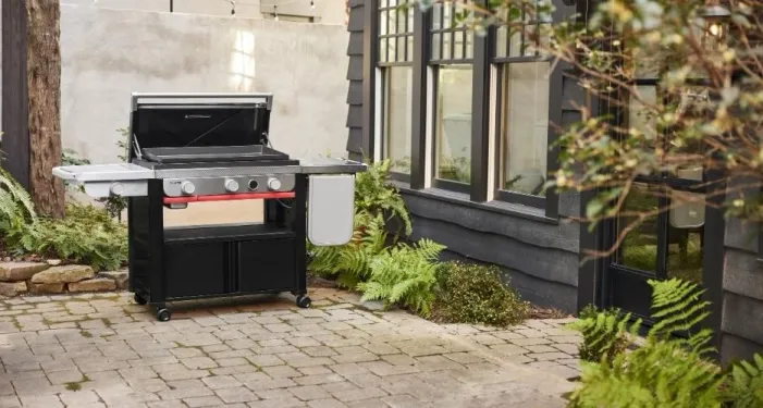 Noile gratare pe gaz cu plita Weber Slate