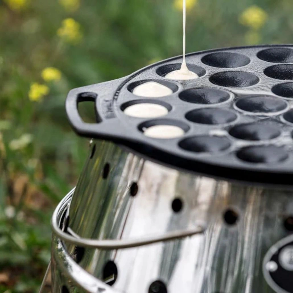 Tigaie din fonta Petromax cu 30 de locasuri (3).jpg