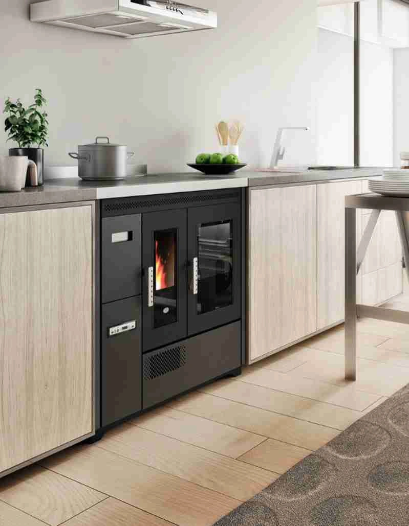soba-pe-peleti-enrica-93kw-rosu-901669500-ean-8029728004406