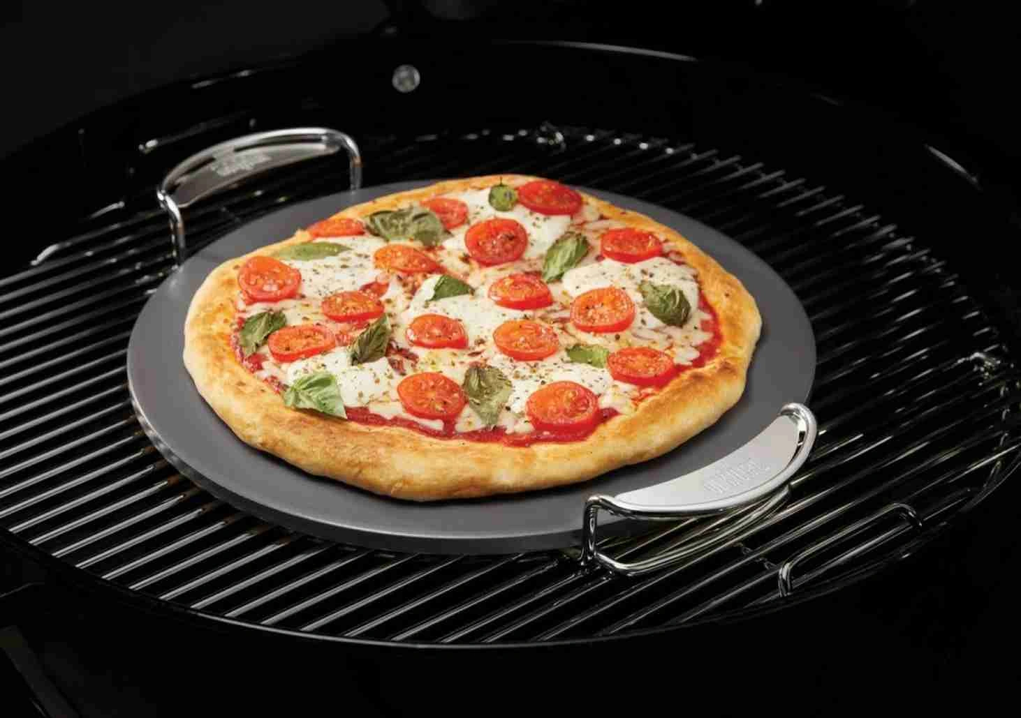 piatra-de-pizza-cu-manere-weber-crafted-8861
