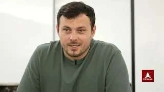 Chef Alexandru Comerzan face unboxing si asambleaza gratarul electric Weber Q1400