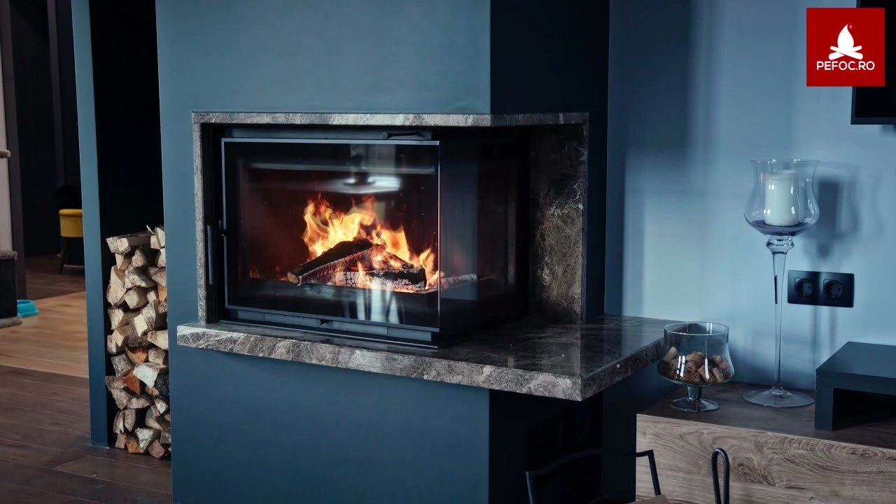 Focar semineu din gama Z Modern cu usa pe colt si doua fete de sticla tip DECO (test ardere)