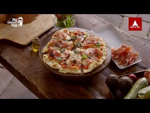 Reteta pizza prosciuto - cum sa o preparari la tine acasa in gratarul ceramic Big Green Egg