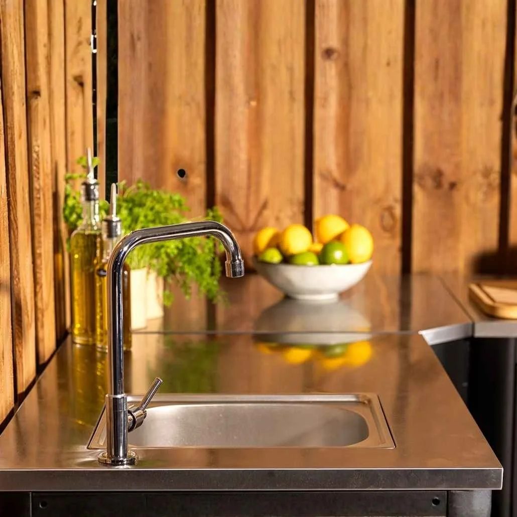 pachet-bucatarie-exterioara-cozze-cu-blat-chiuveta-inox-masa-de-colt-si-dulap-cu-doua-usi-2jpg